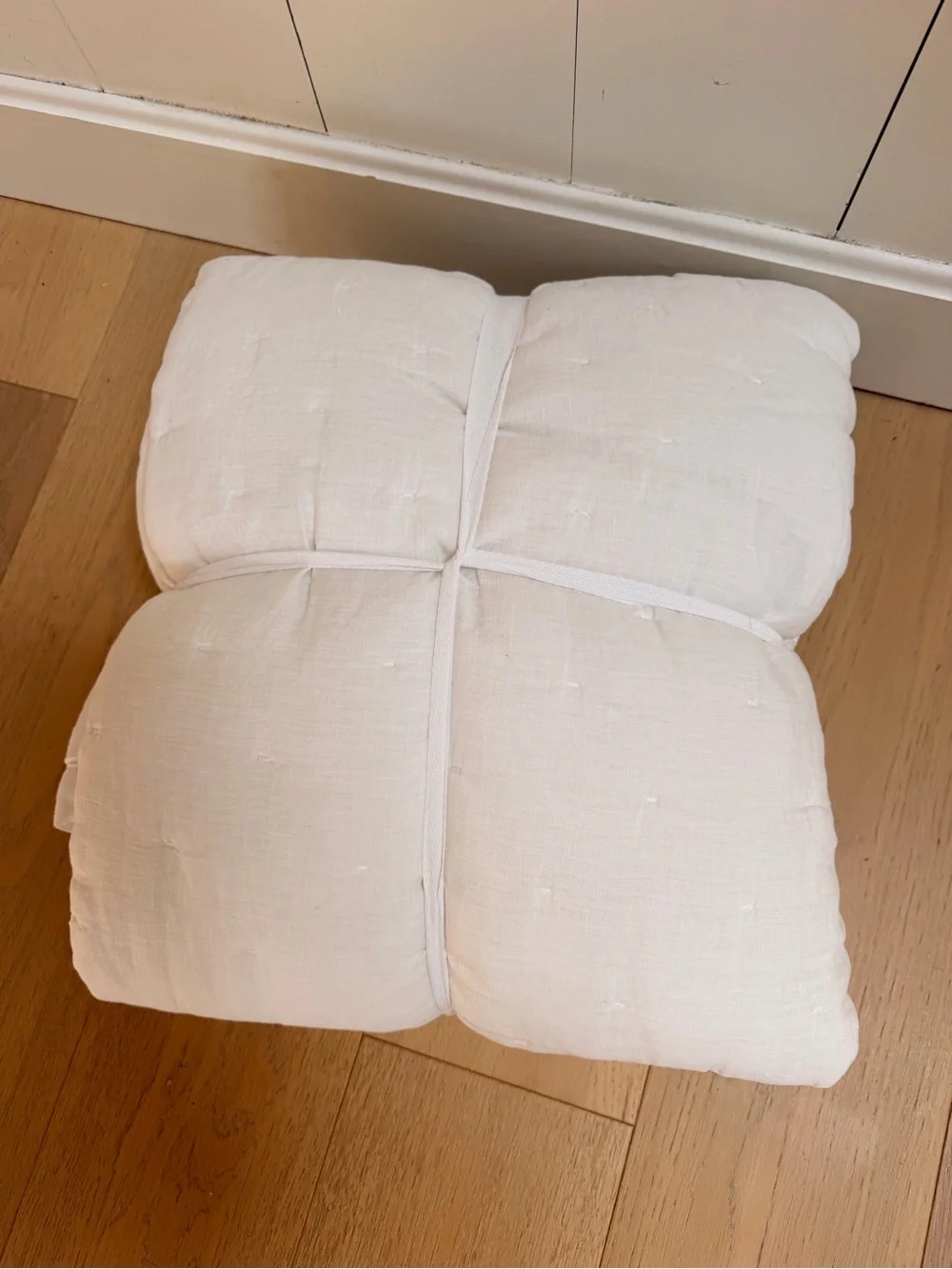 Quince White %European Linen Dream Quilt brand new